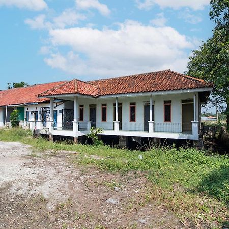 Spot On 92832 Al Mahira Syariah Hotel Majalengka Buitenkant foto