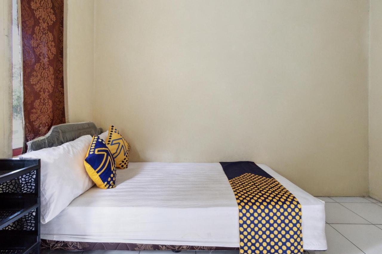 Spot On 92832 Al Mahira Syariah Hotel Majalengka Buitenkant foto