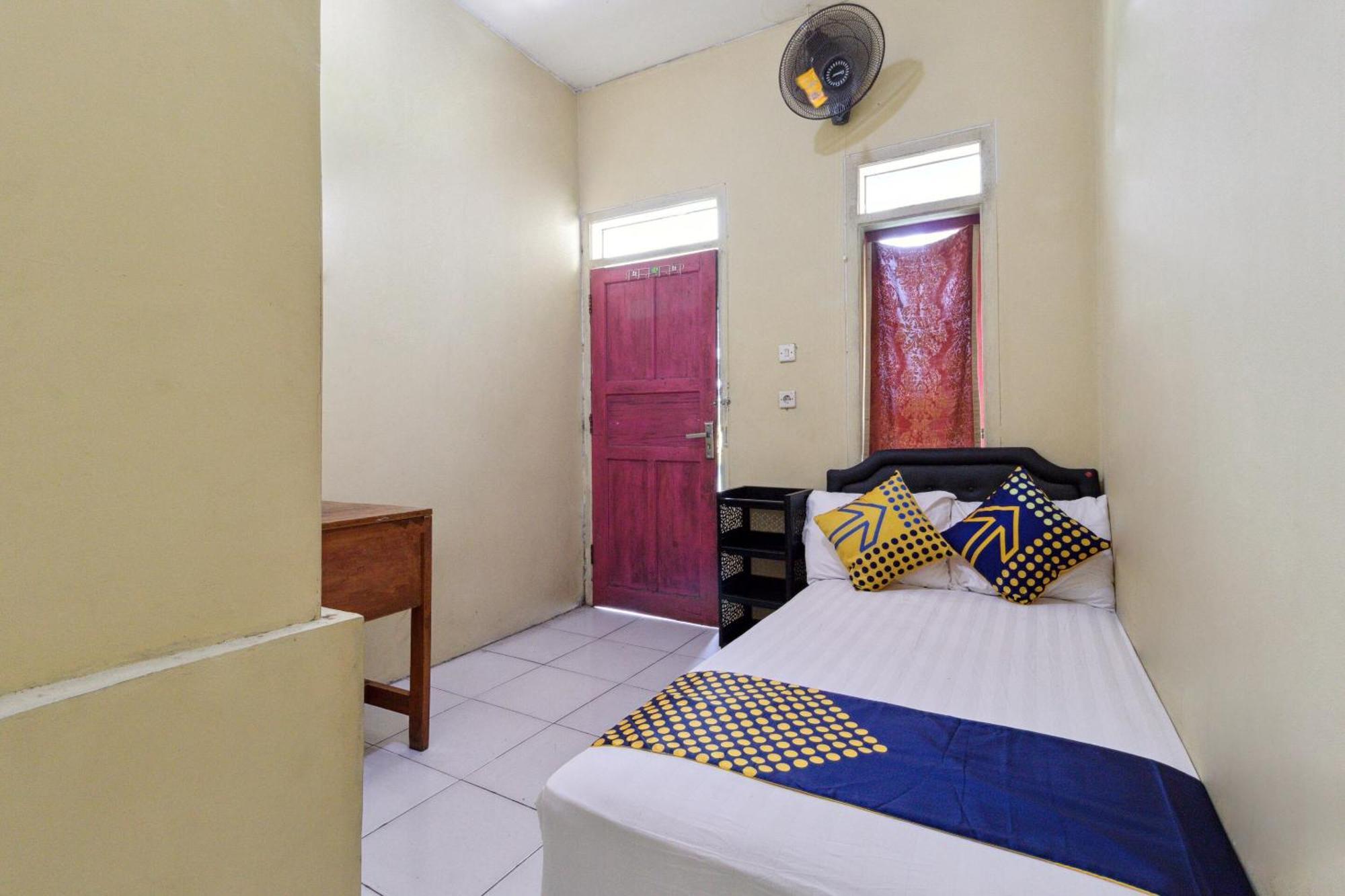 Spot On 92832 Al Mahira Syariah Hotel Majalengka Buitenkant foto