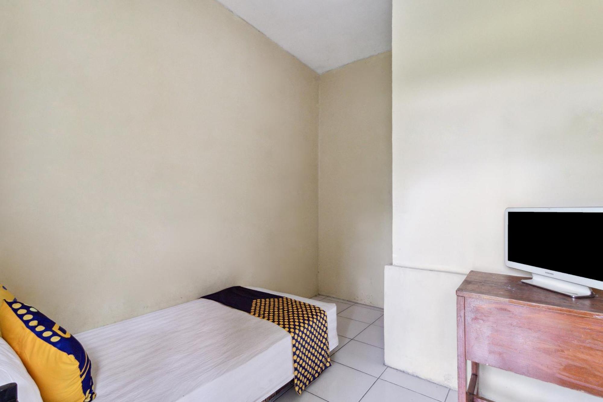 Spot On 92832 Al Mahira Syariah Hotel Majalengka Buitenkant foto