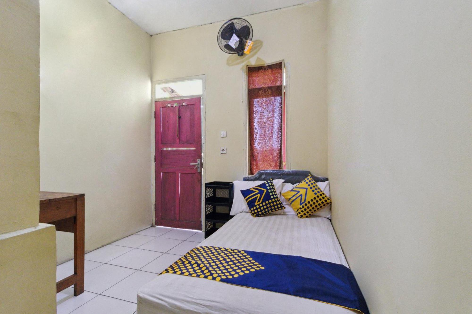 Spot On 92832 Al Mahira Syariah Hotel Majalengka Buitenkant foto