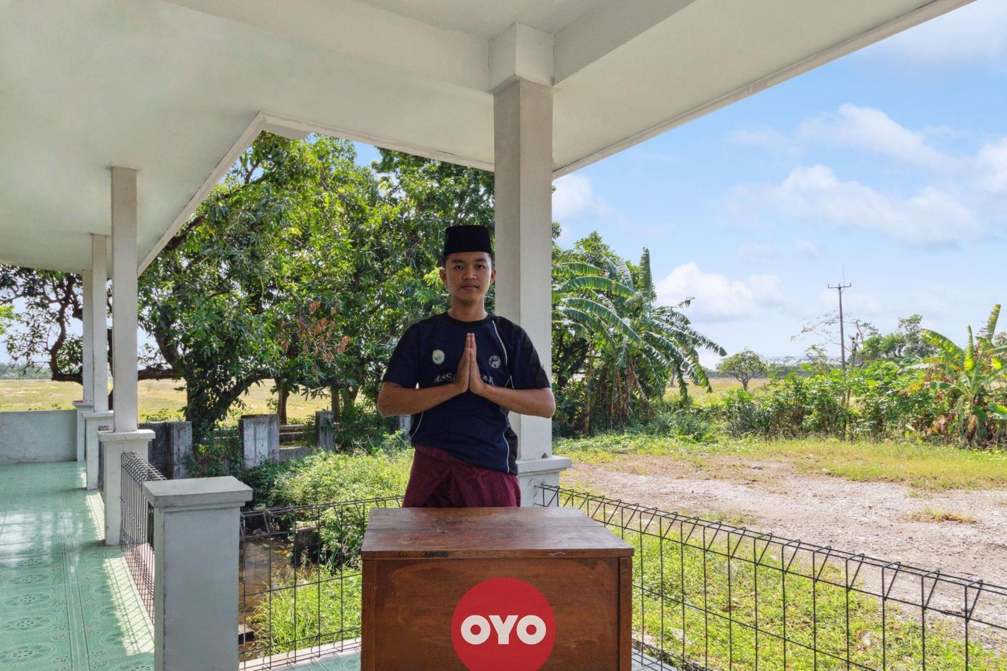 Spot On 92832 Al Mahira Syariah Hotel Majalengka Buitenkant foto