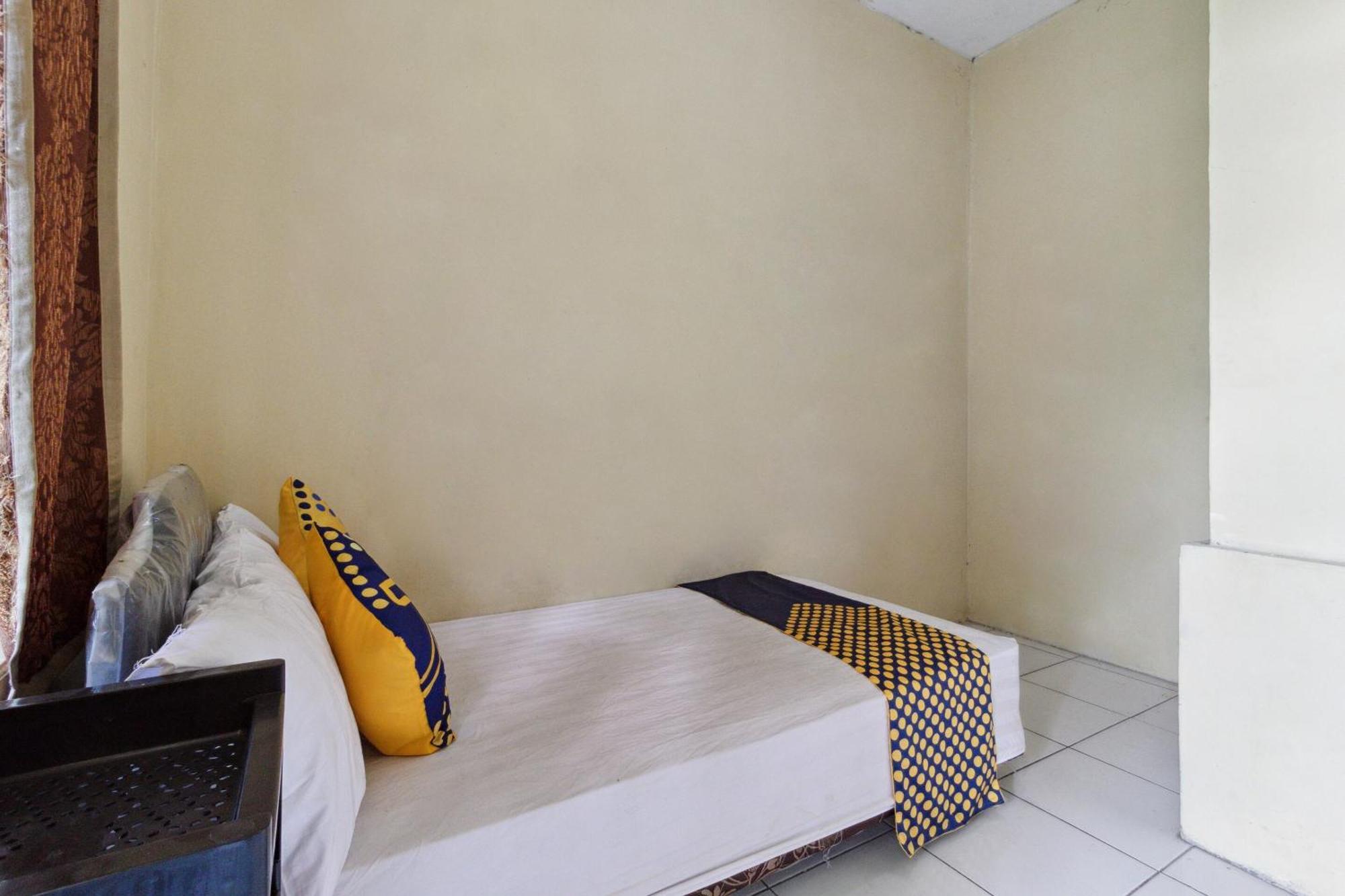 Spot On 92832 Al Mahira Syariah Hotel Majalengka Buitenkant foto