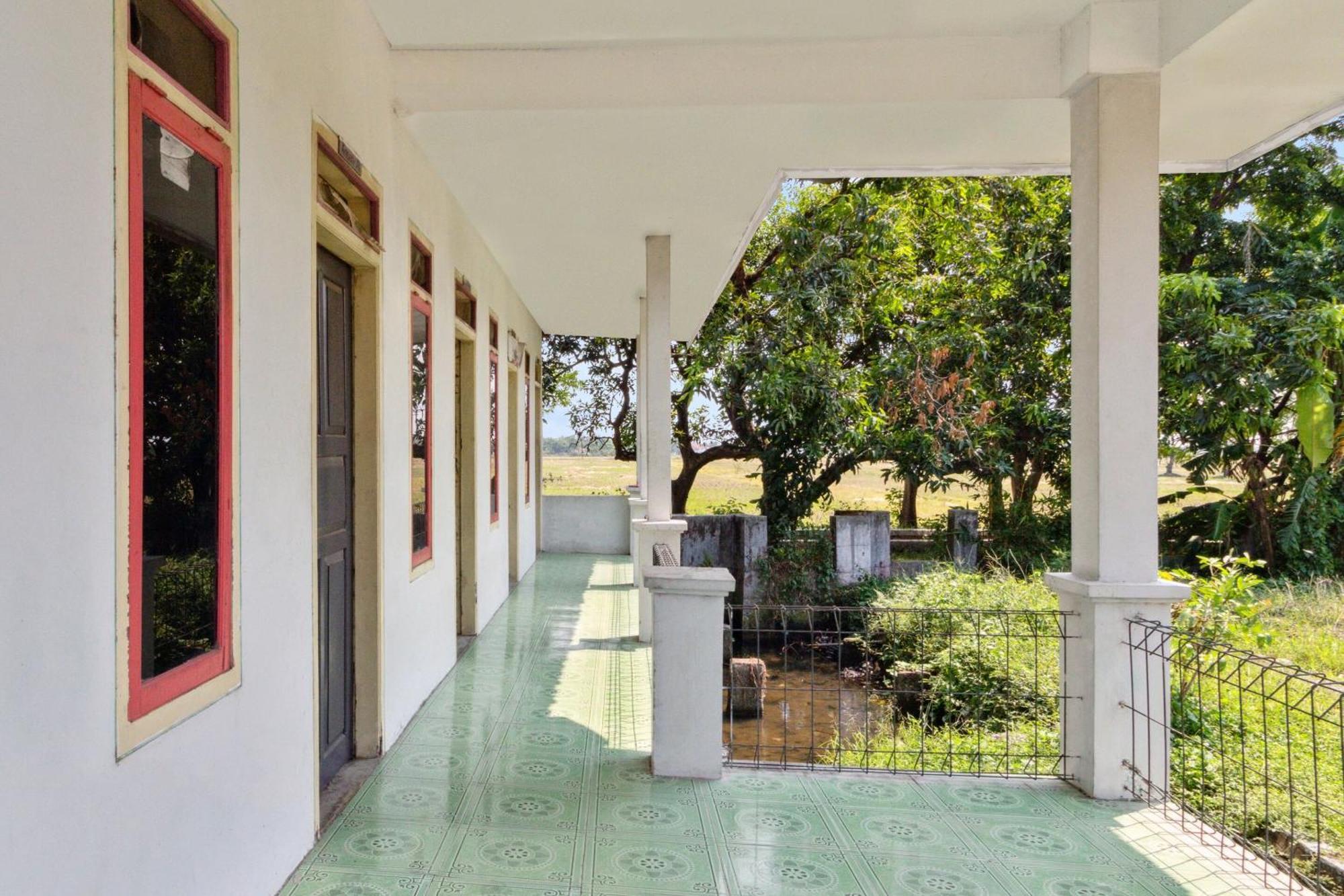 Spot On 92832 Al Mahira Syariah Hotel Majalengka Buitenkant foto